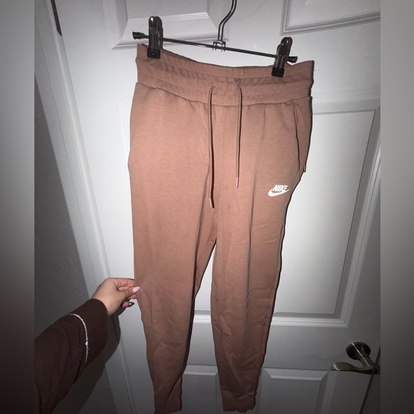 Nike beige sweats - Picture 1 of 5